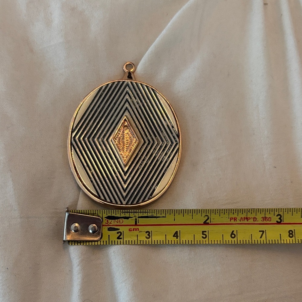 Black and Gold Diamond Design Pendant - Picture 5 of 5